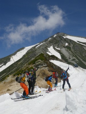 長野店　登山学校　滑り納めBC　残雪の立…