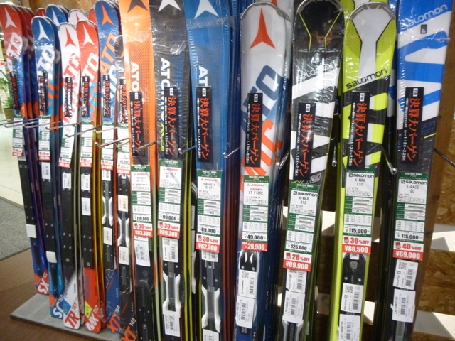 【大宮店】スキー板も安くなってます。